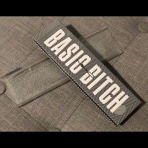 MAC Eyeshadow Palette - Basic Bitch